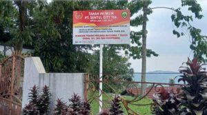 Lahan seluas 800 m yang diklaim Sentul City termasuk rumah milik pengamat politik Rocky Gerung di Kecamatan Babakan Madang, Jawa Barat, Senin (27/9/2021).
