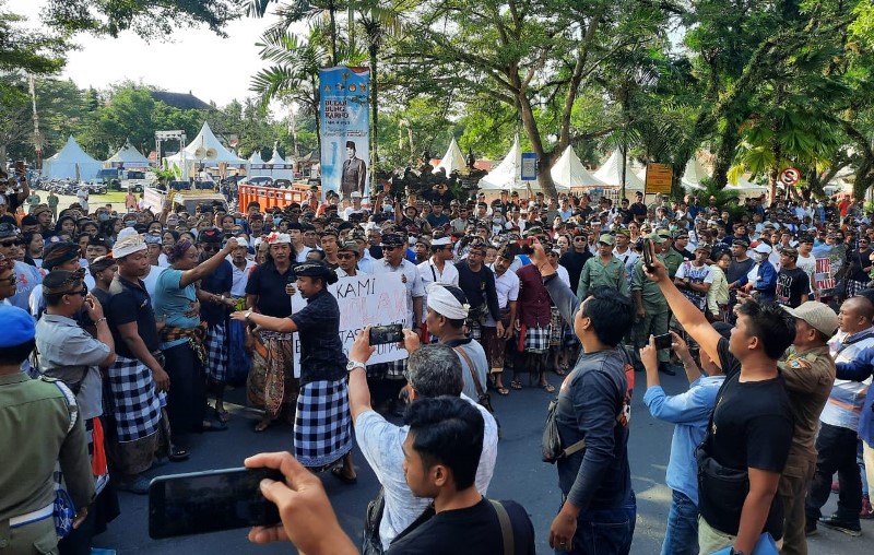 Stop Pembangunan Hotel dan Resort Mewah, Ribuan Krama 4 Desa Adat Pengempon Pura Gumang Kepung Kantor Bupati Karangasem 1 Resort Mewah Pura Gumang